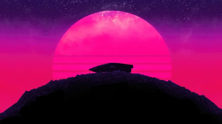 画面呈现粉紫色的巨大圆日、繁星天空与前景中的黑色山脊剪影。