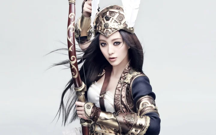 精巧なファンタジー風の鎧を身につけ、弓を持った女性戦士が明るい背景の前に立っています。