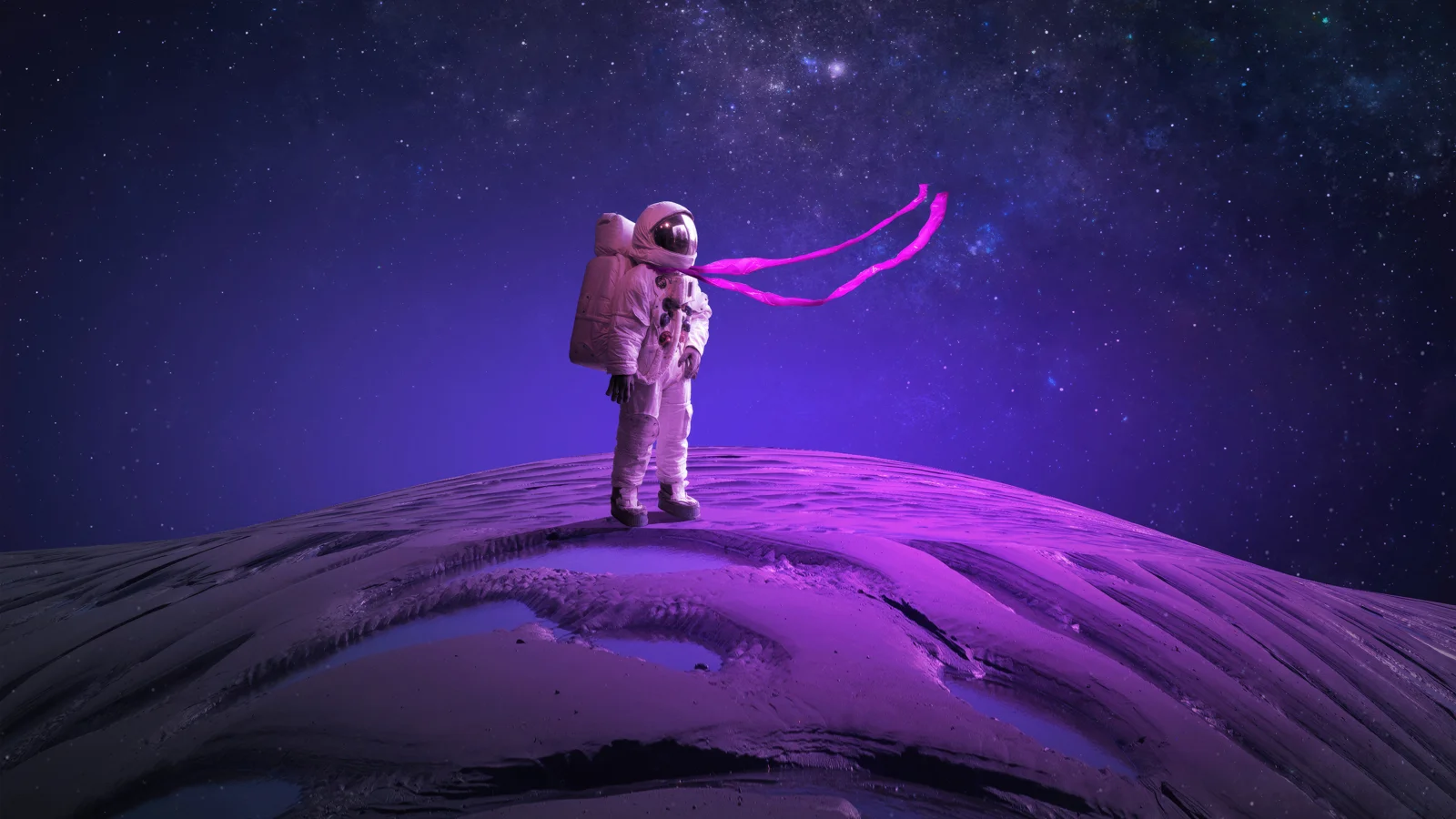 一名宇航员站在紫色月面上，身后是布满星星的深邃太空。