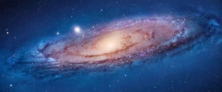 蓝色星空中横向延展着一片明亮的螺旋星系。