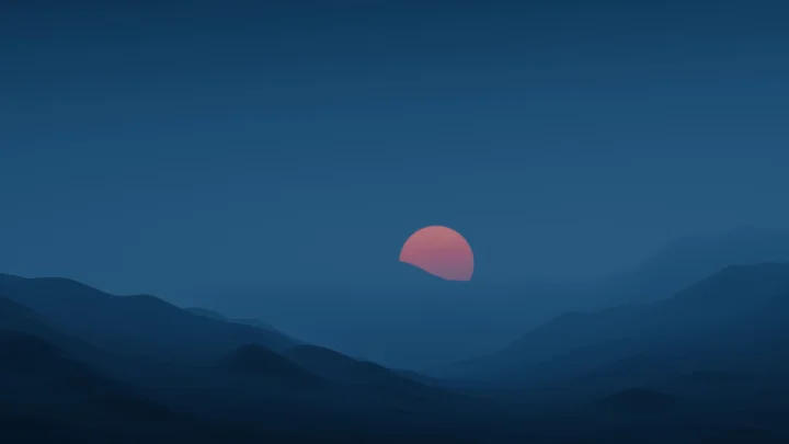 深蓝色群山在粉色落日映照下层叠延伸，构成宁静的风景画面。