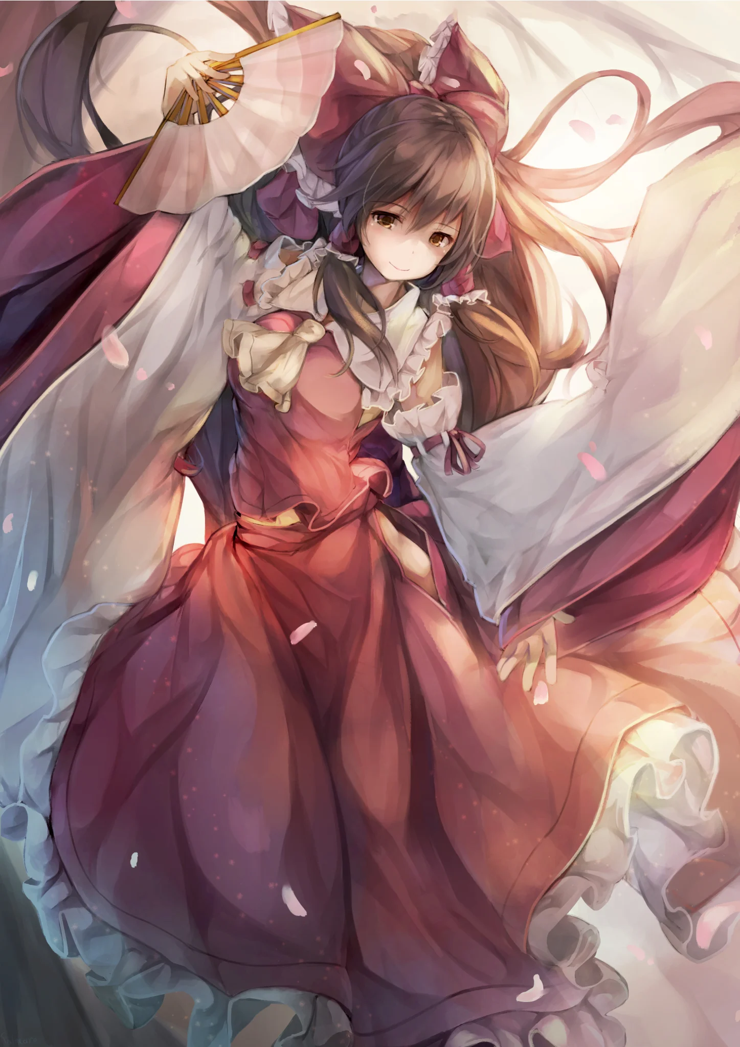 華やかな伝統衣装をまとい、扇を手にしたアニメ風の女性が舞い落ちる花びらの中に描かれている。