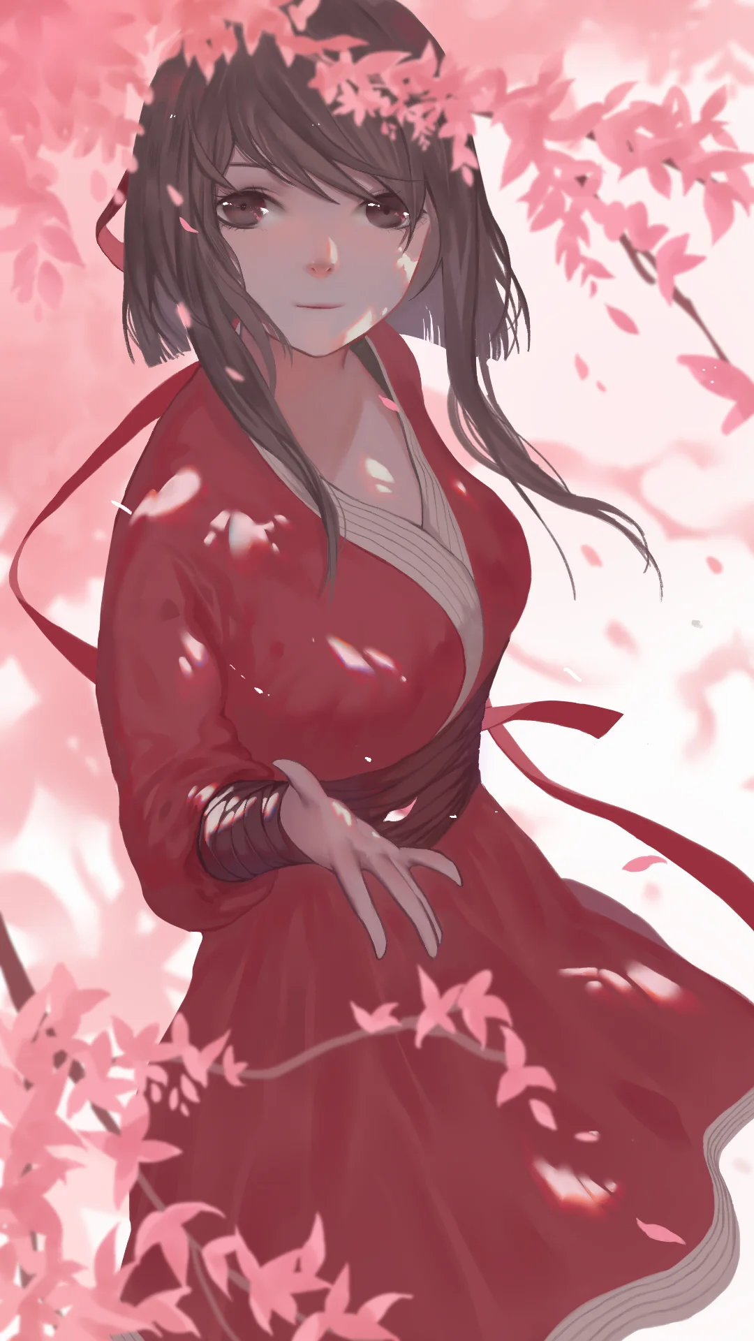 붉은 기모노를 입은 애니메이션풍 여성이 흩날리는 분홍색 벚꽃잎에 둘러싸여 있습니다.