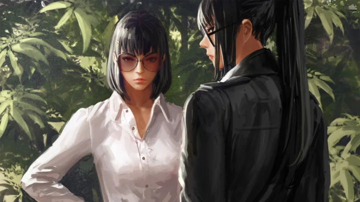两名戴眼镜的动漫风格女性站在绿意环绕的森林中。