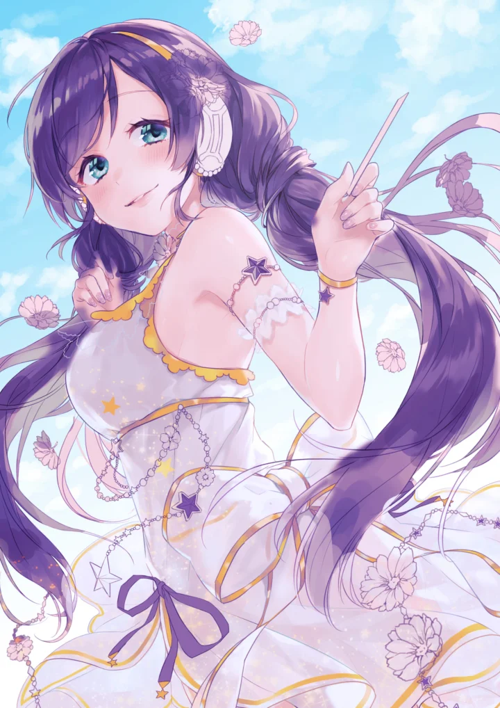 一位紫色长发的动漫少女身穿白色礼服，手持花枝，背景是明亮的蓝天与花朵。