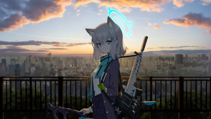 一名银发猫耳动漫角色站在栏杆前，身后是夕阳下的城市天际线。