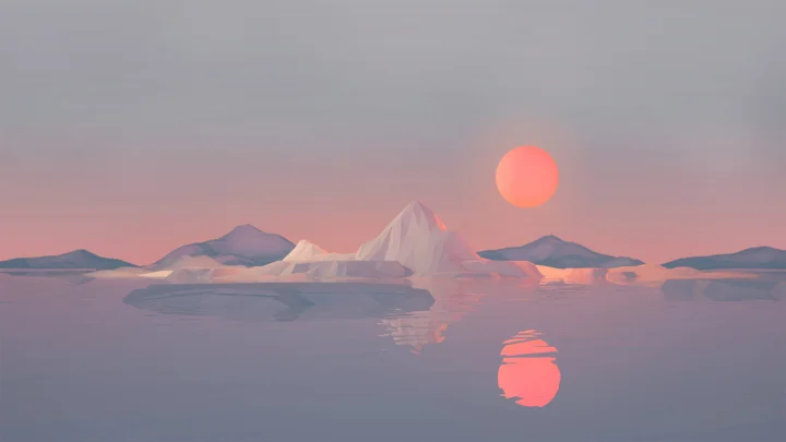 粉色夕阳映照着宁静湖面上的冰山与远山，水中倒映出温暖的光芒。