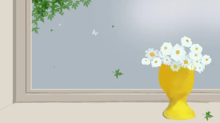 窗邊擺放著插滿白色小花的黃色花瓶，背景是淺灰藍色窗景。