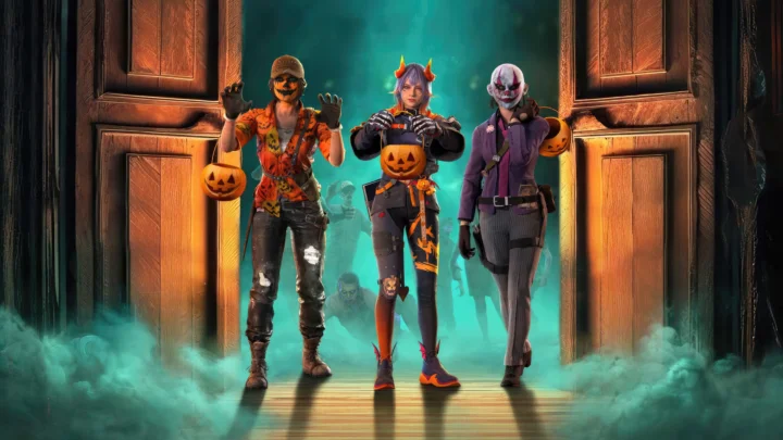 ハロウィン風の衣装を着た3人のキャラクターが、煙の立ち込める木製の扉の間に立ち、周囲にはジャック・オー・ランタンが飾られています。
