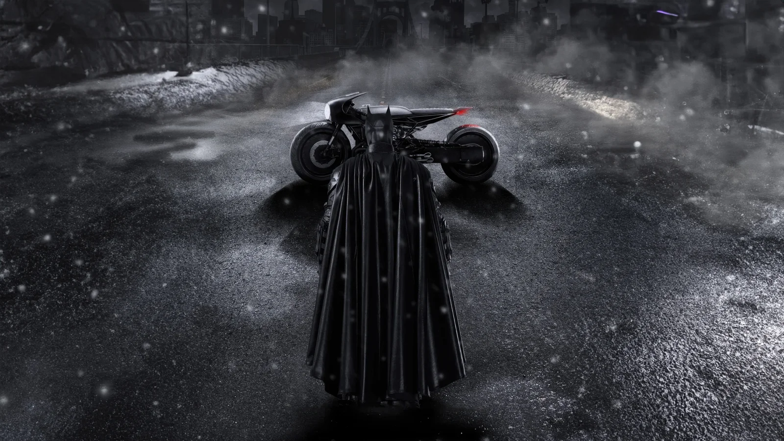 黒いバイクが霧の漂う濡れた道路の中央に停まり、全体が暗い色調で描かれています。