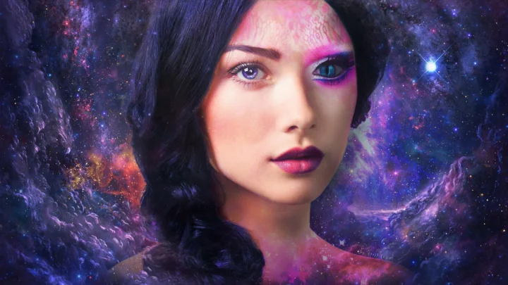 一名黑发女性的数字艺术肖像置于绚丽的星云与星空背景前。
