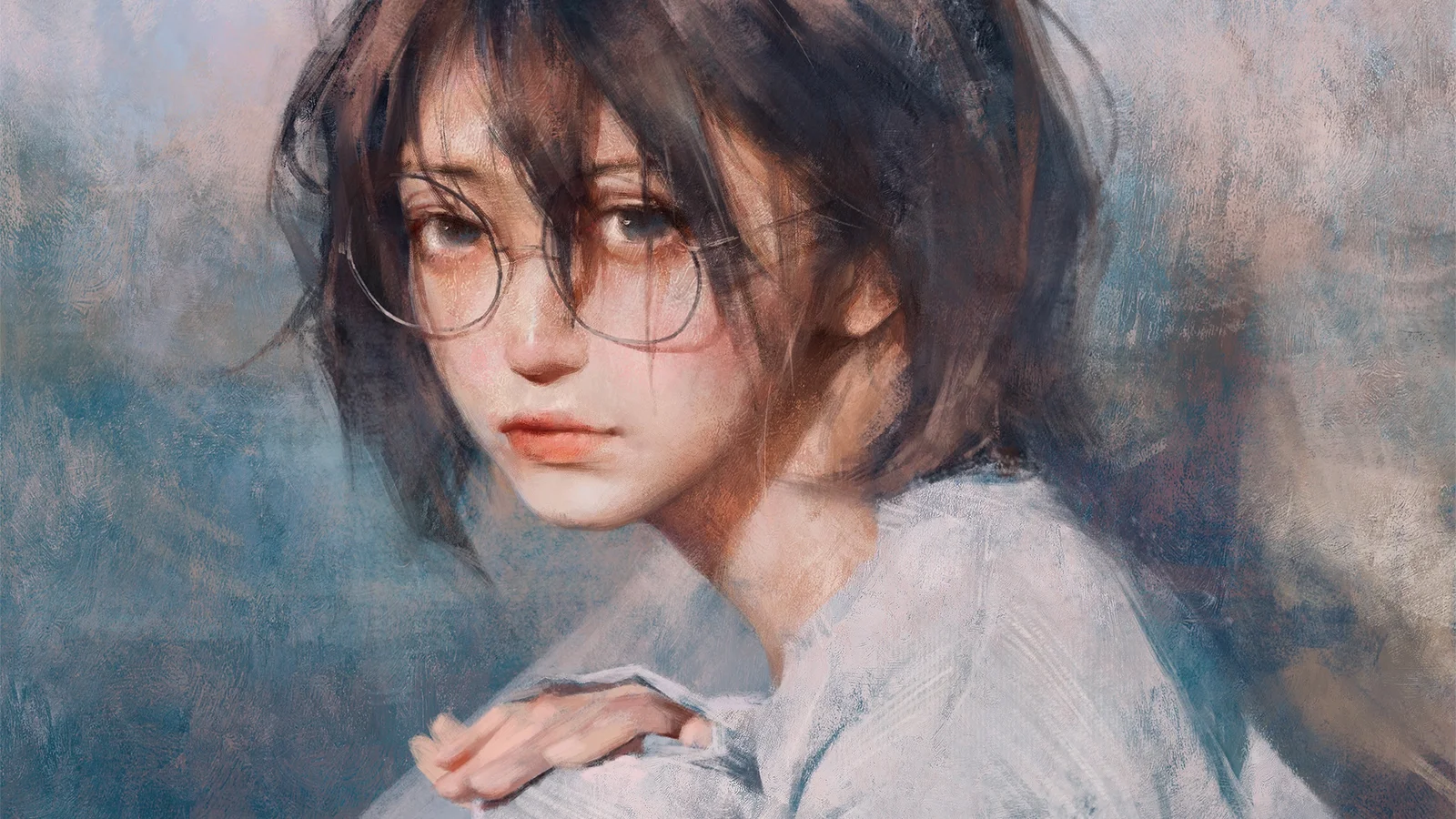 一位戴圆框眼镜的动漫风格女孩靠在浅色背景前。