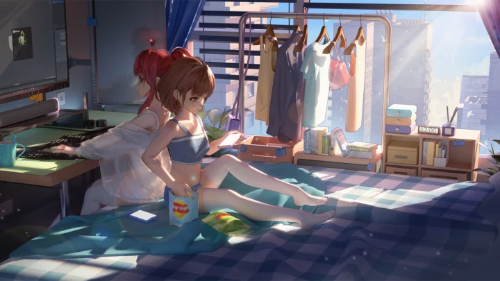 两名动漫少女坐在阳光洒入的卧室中，背景可见床铺、书桌和晾挂的衣物。