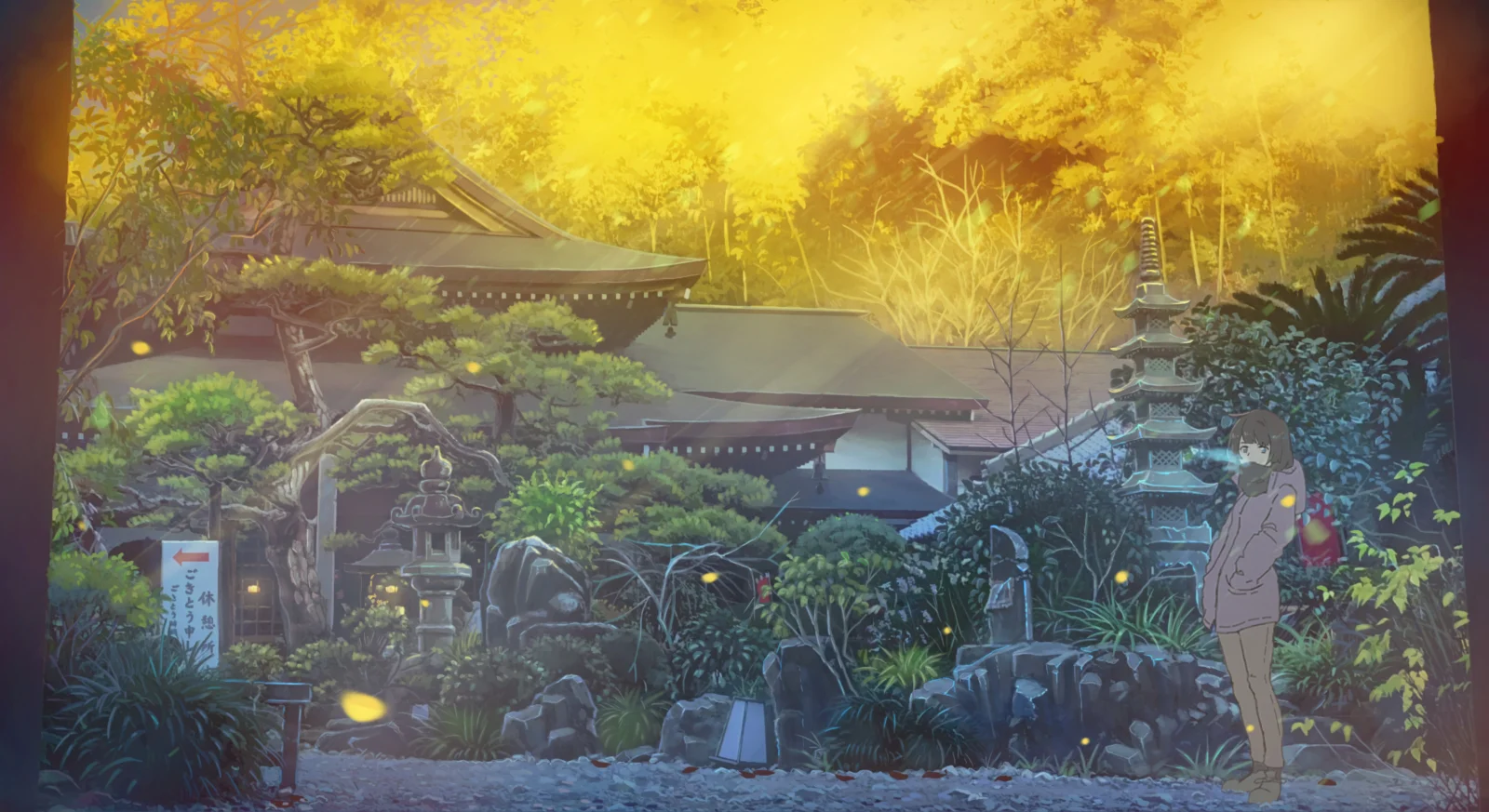 金色光线照耀着日式寺院庭园、树木、石灯笼和远处的宝塔，一名人物站在右侧。